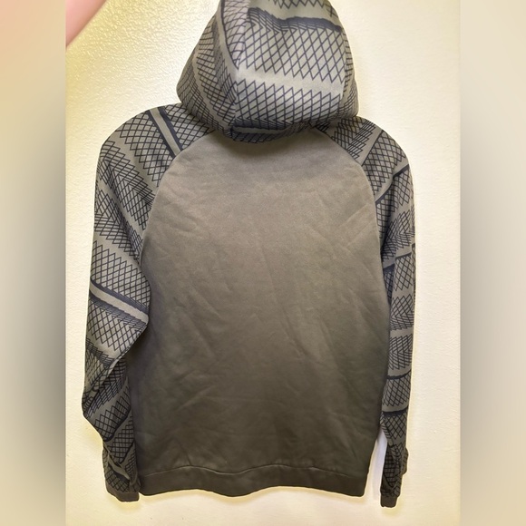 Nike Olive Hoodie with Patterned Sleeves - Picture 4 of 7